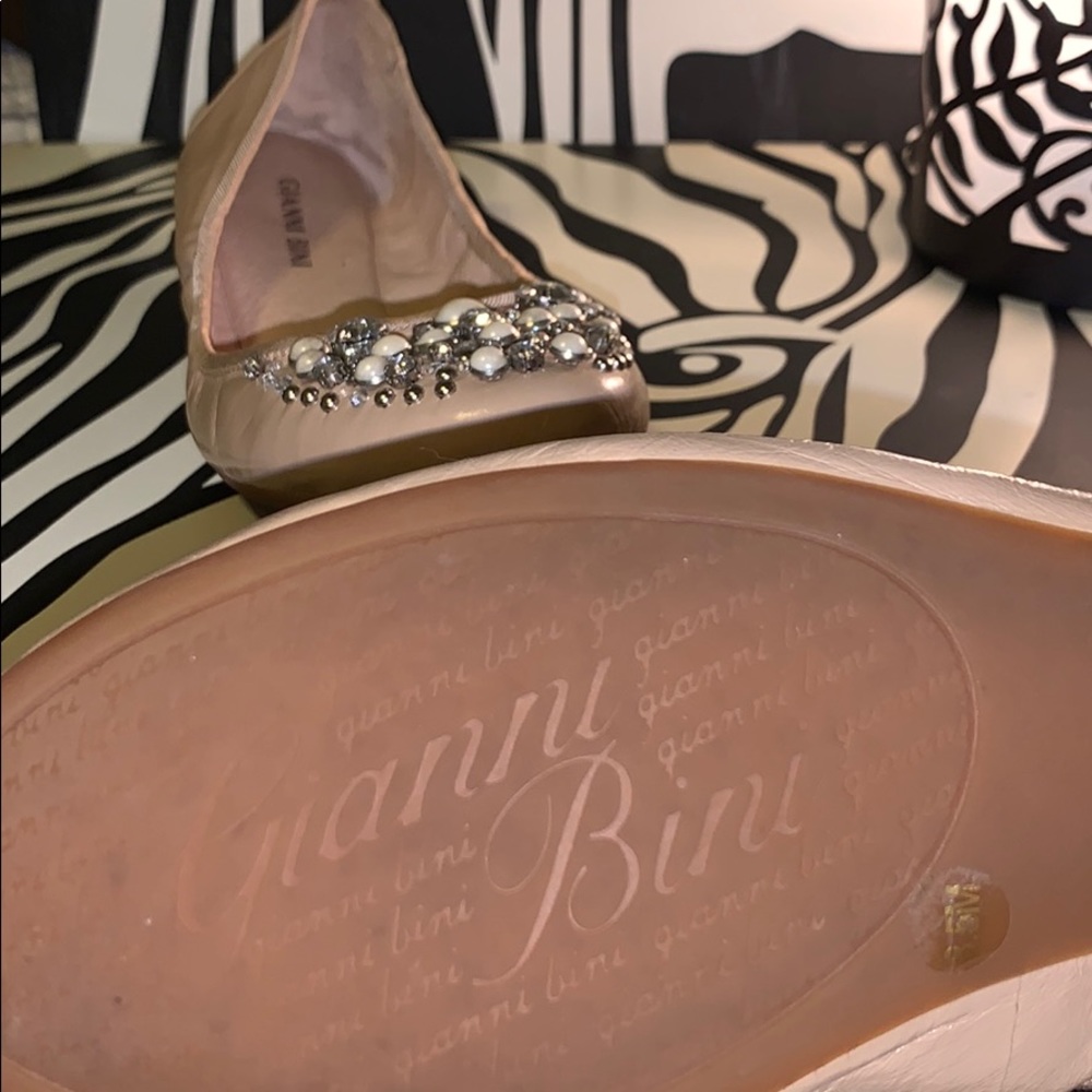 Gianni Bini patent leather flats with accents! - Picture 5 of 5